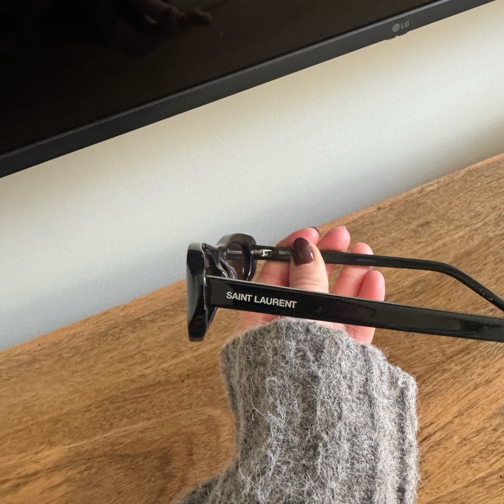 Black Rectangular Sunglasses - Picture 2 of 15